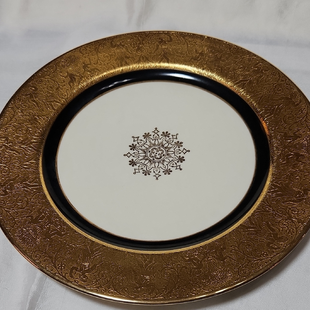 Elegant Gold and Black Dinner Plate